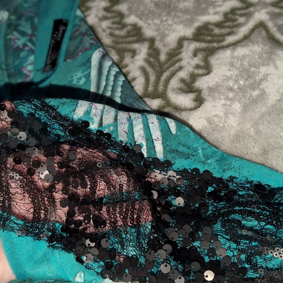 Women's Shirt - Picture 2 of 3